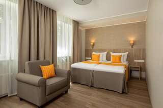 Отель Kreutzwald Hotel Tallinn Таллин Улучшенный двухместный номер с 1 кроватью или 2 отдельными кроватями-2